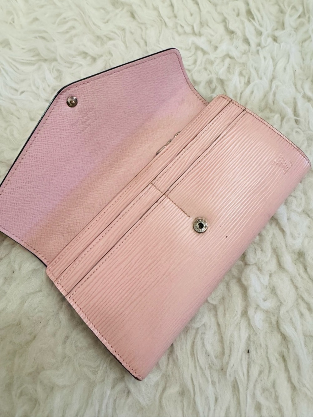 Louis Vuitton Epi Light Pink  Envelope Wallet - Picture 3 of 14